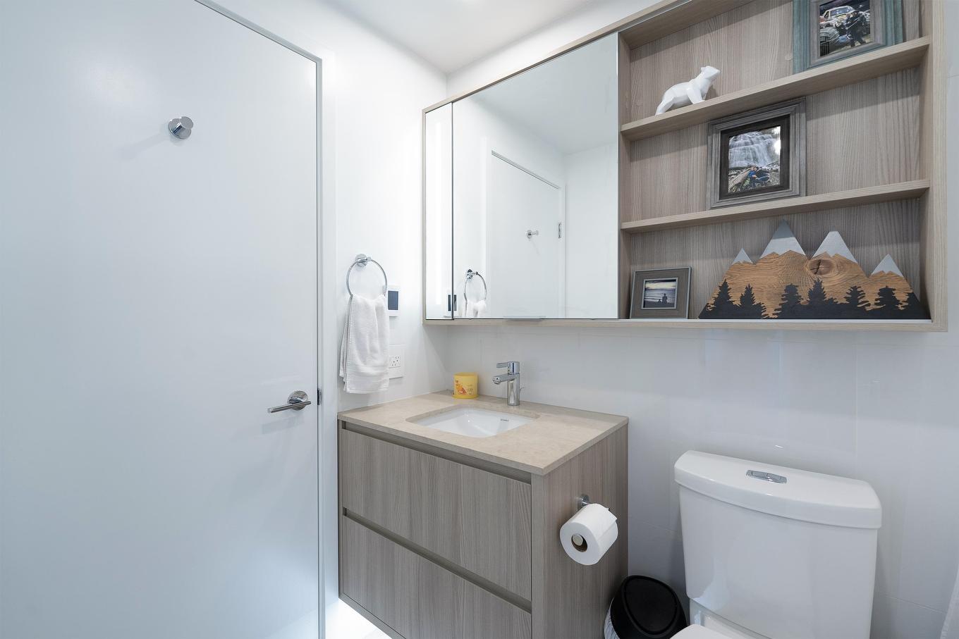 805-15165 Thrift Avenue, White Rock, BC