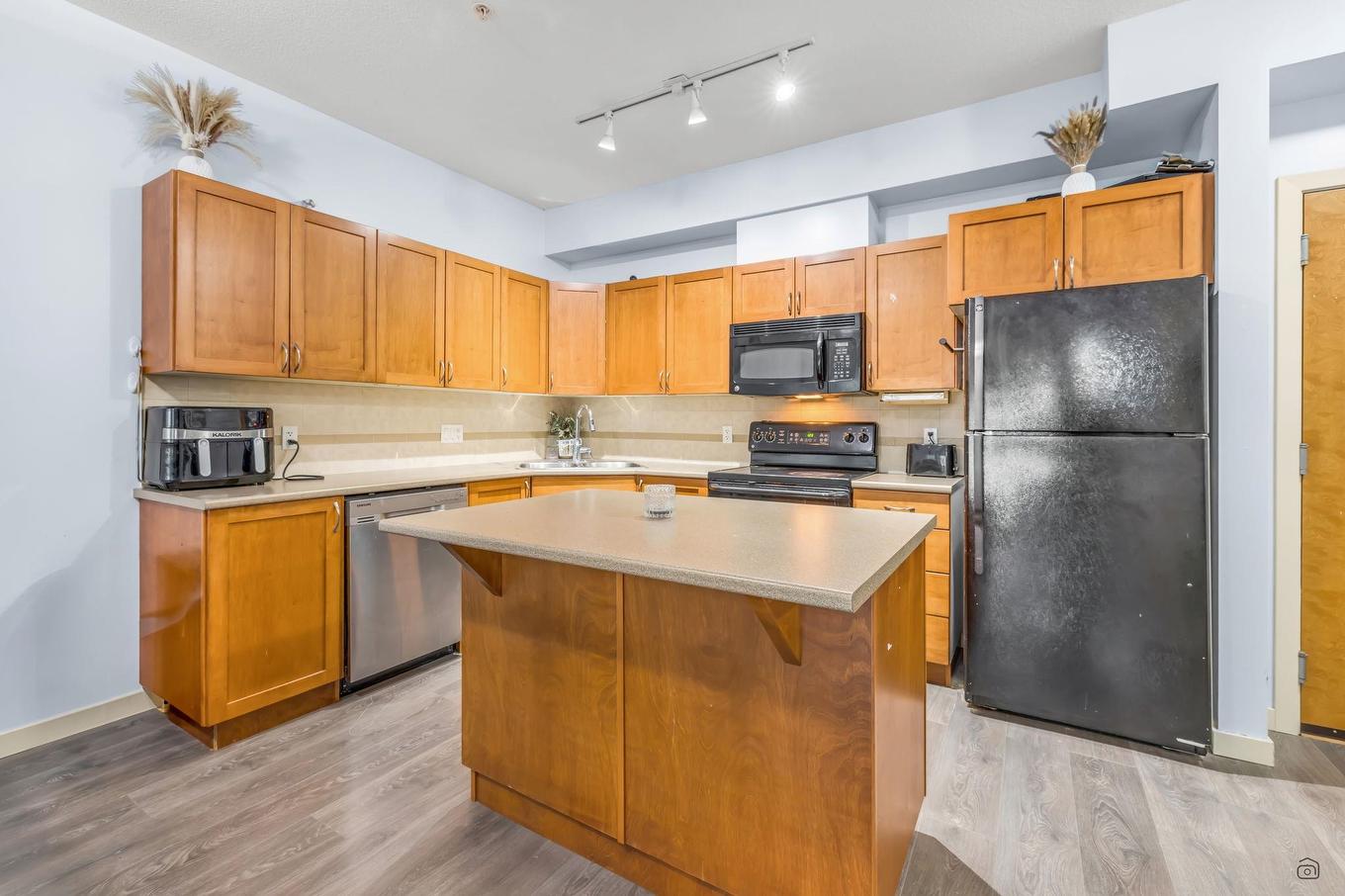 203-33318 Bourquin Crescent E, Abbotsford, BC