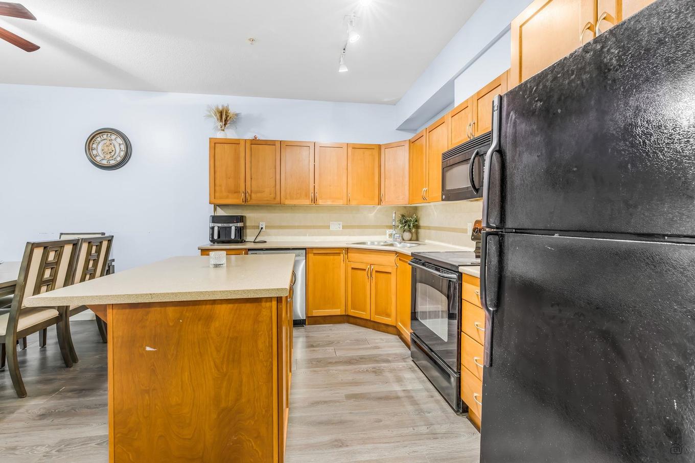 203-33318 Bourquin Crescent E, Abbotsford, BC