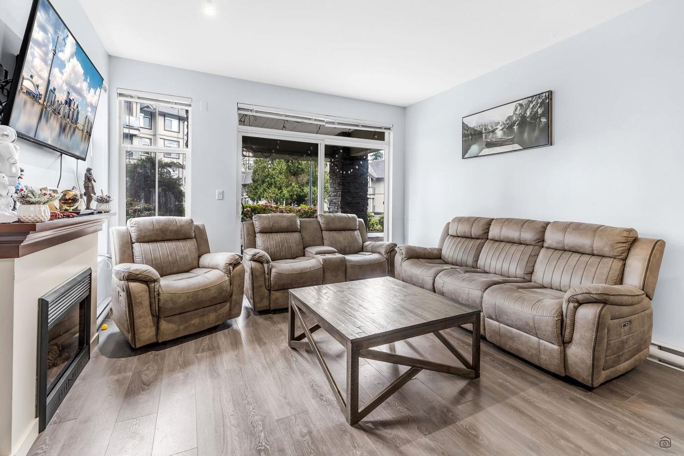 203-33318 Bourquin Crescent E, Abbotsford, BC