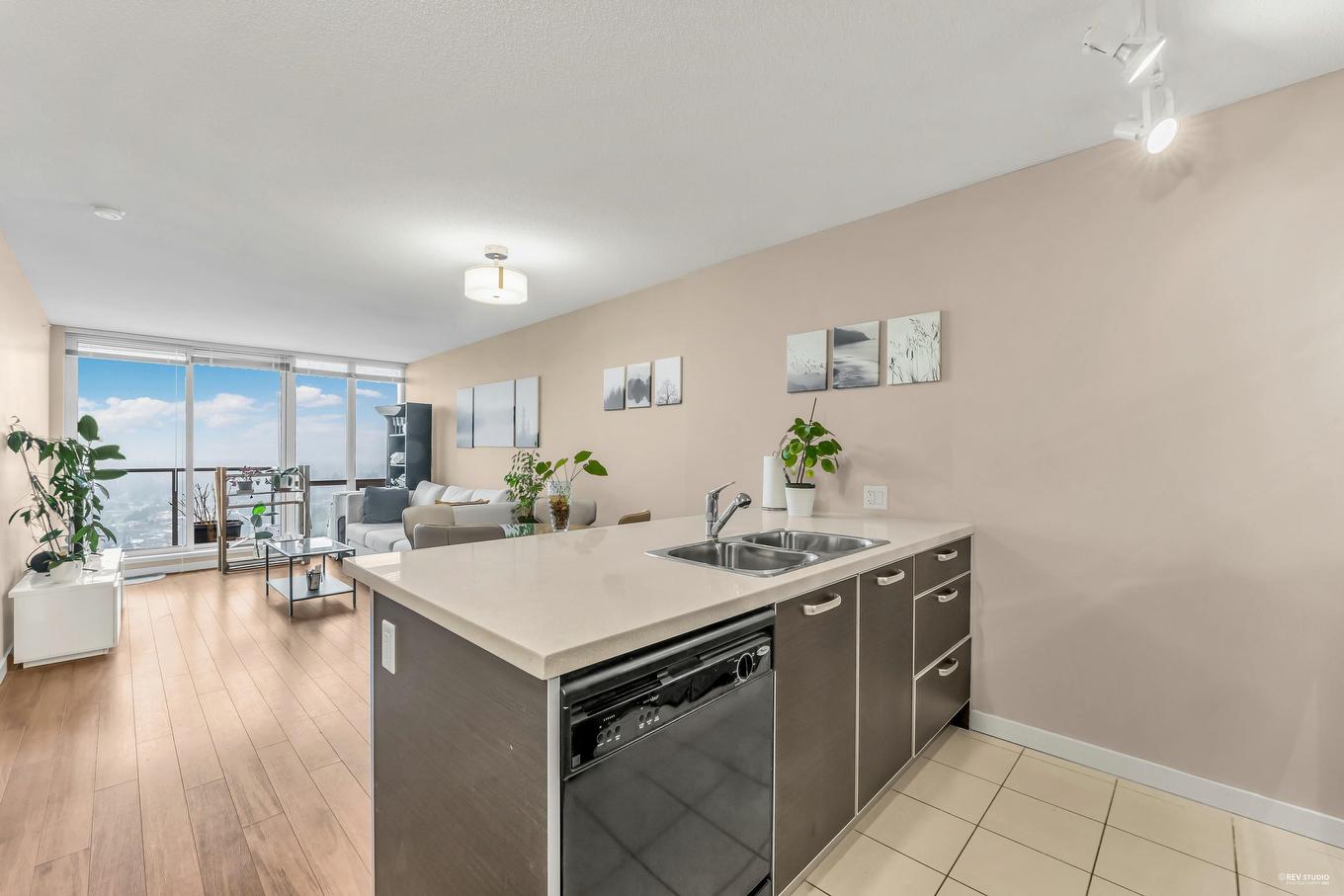 2908-9981 Whalley Boulevard, Surrey, BC