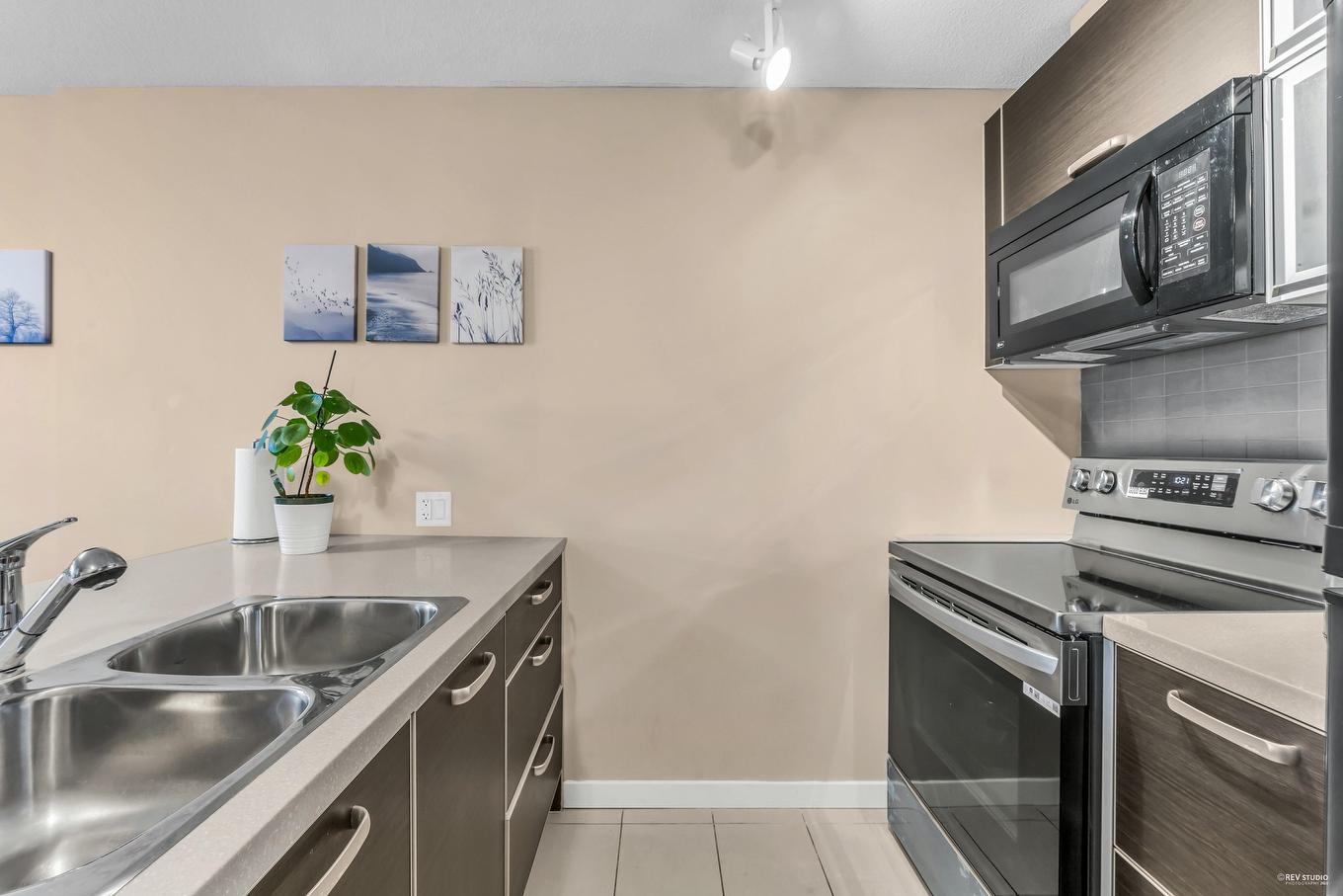 2908-9981 Whalley Boulevard, Surrey, BC