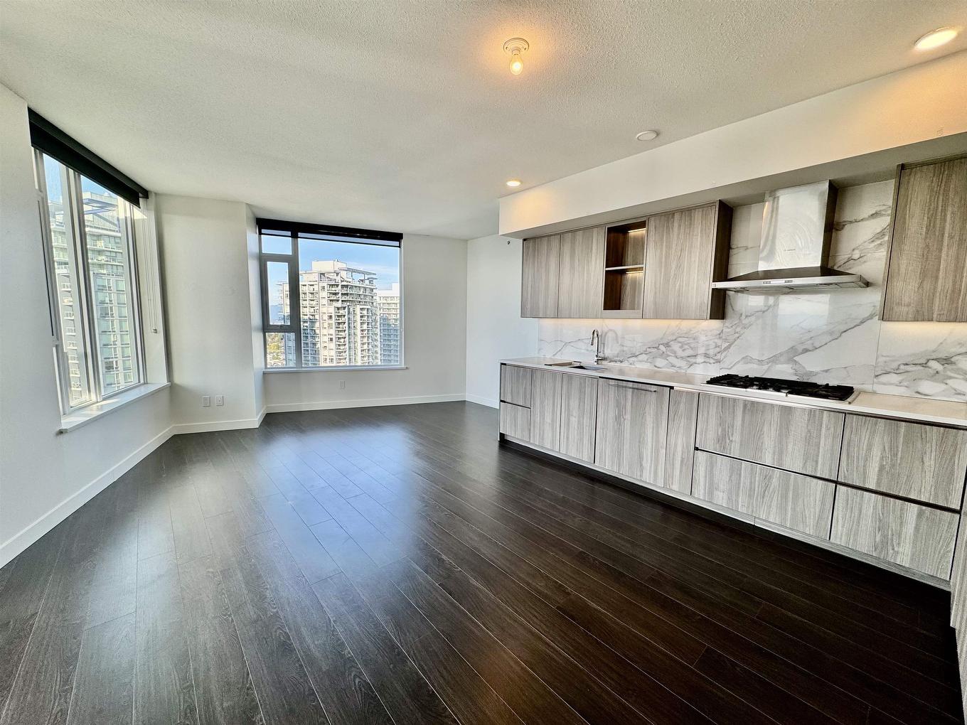 3304-9887 Whalley Boulevard, Surrey, BC