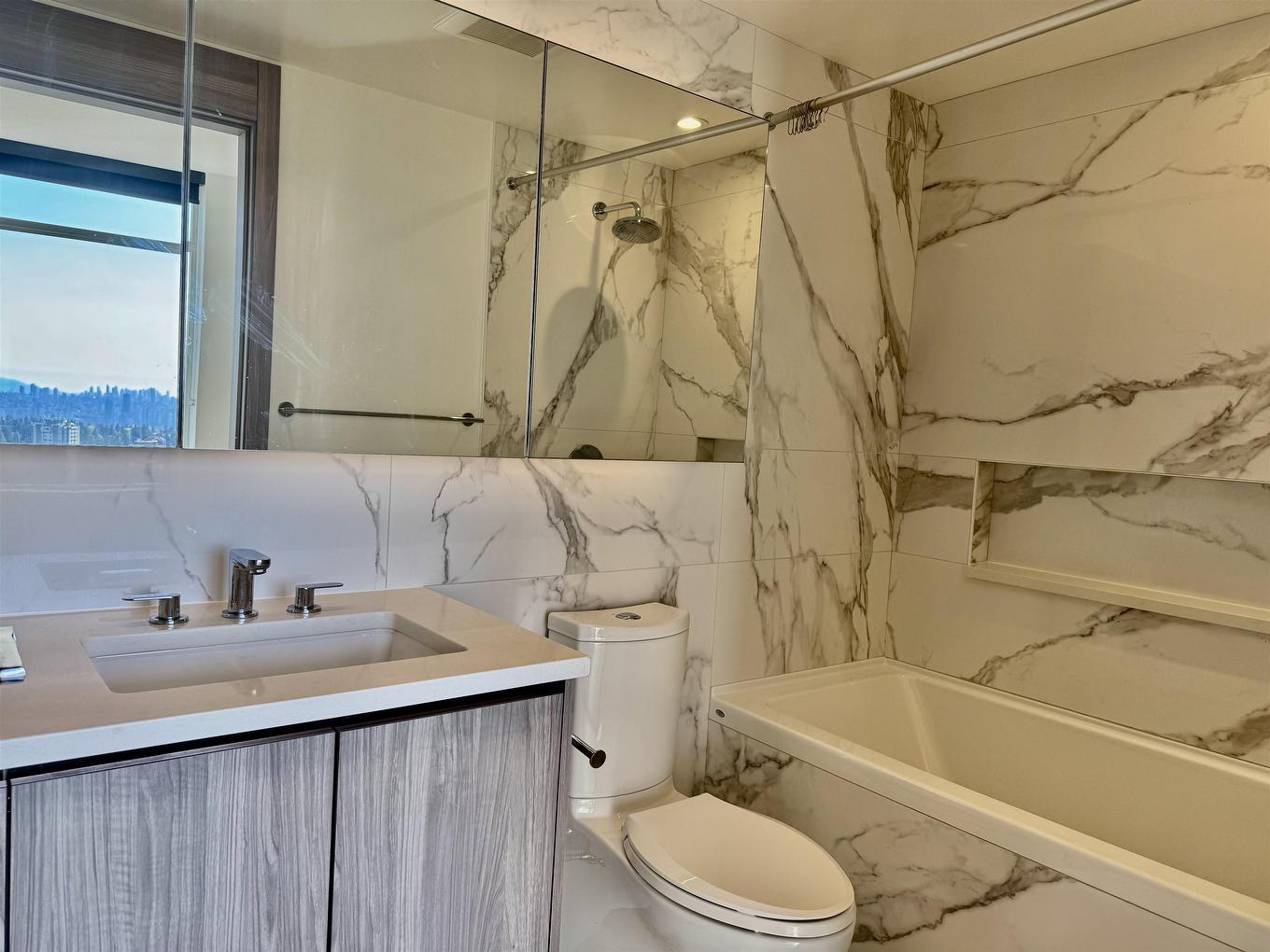 3304-9887 Whalley Boulevard, Surrey, BC