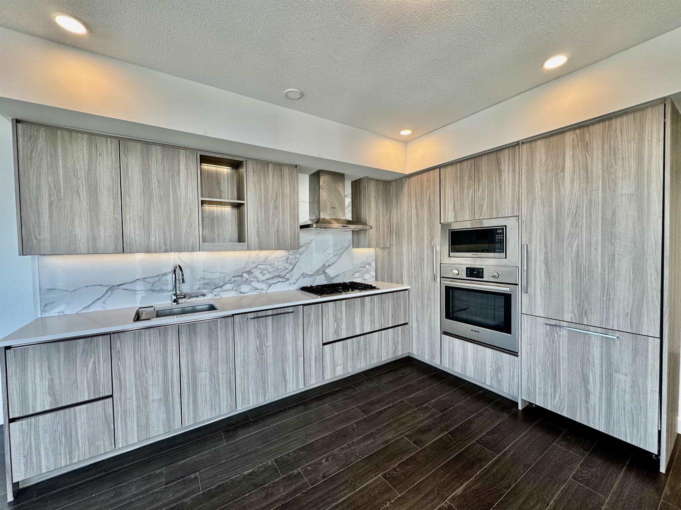 3304-9887 Whalley Boulevard, Surrey, BC