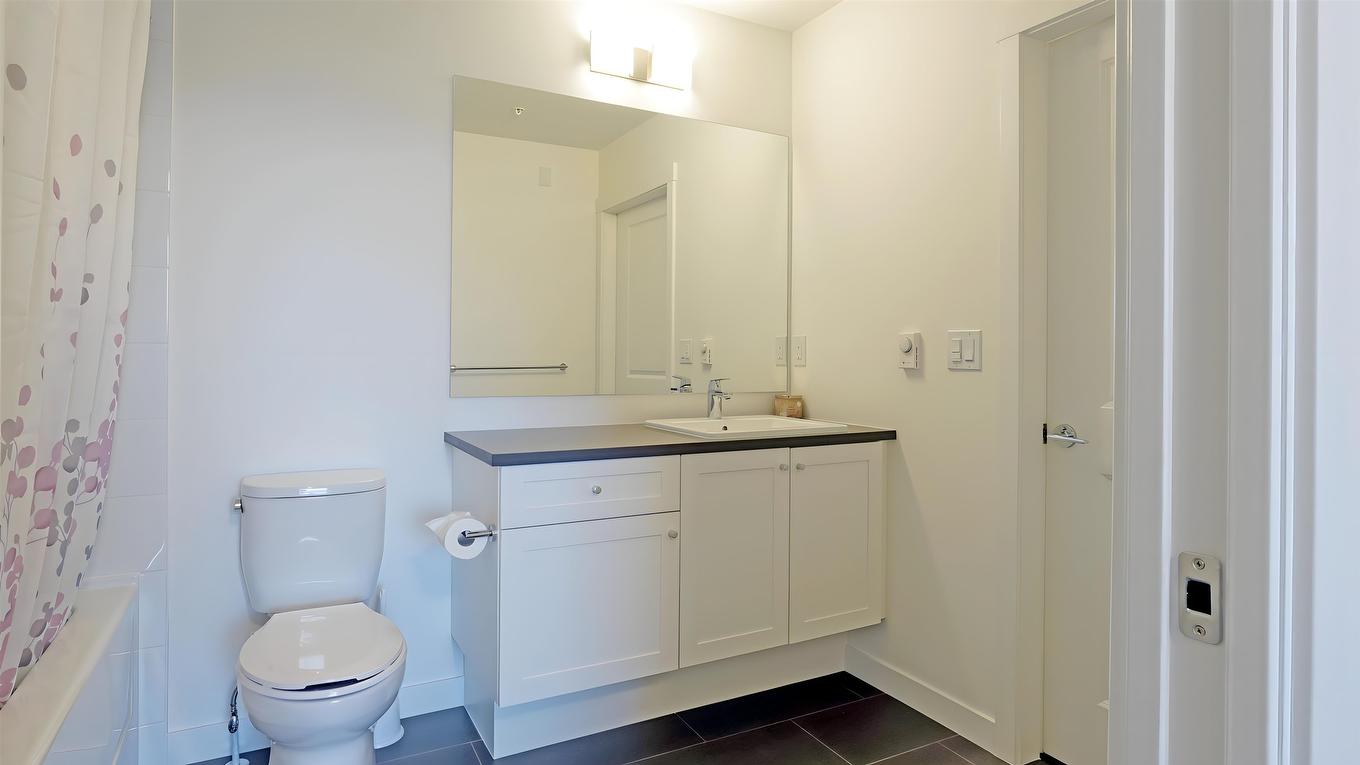 404-15738 85 Avenue, Surrey, BC