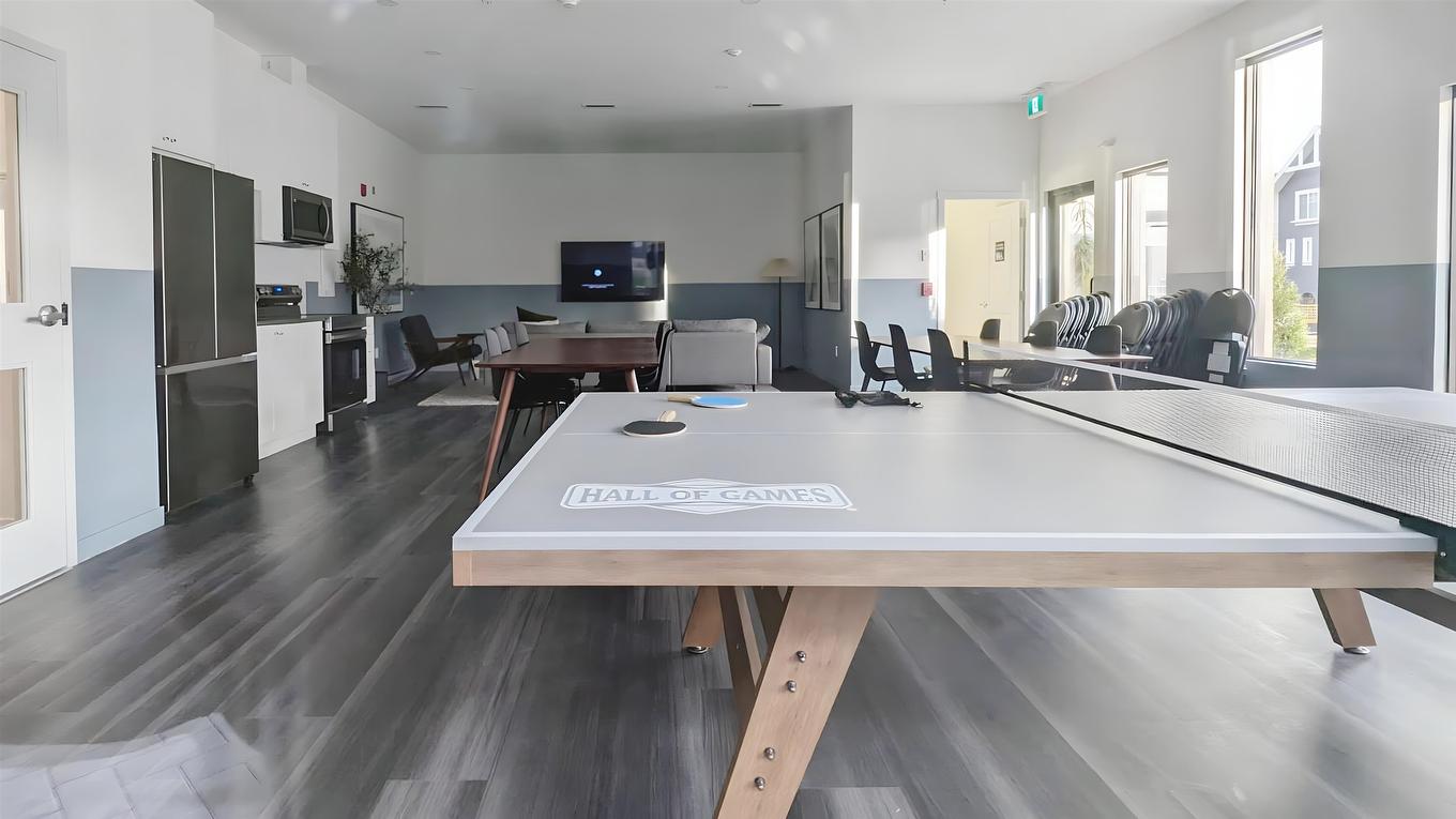 404-15738 85 Avenue, Surrey, BC