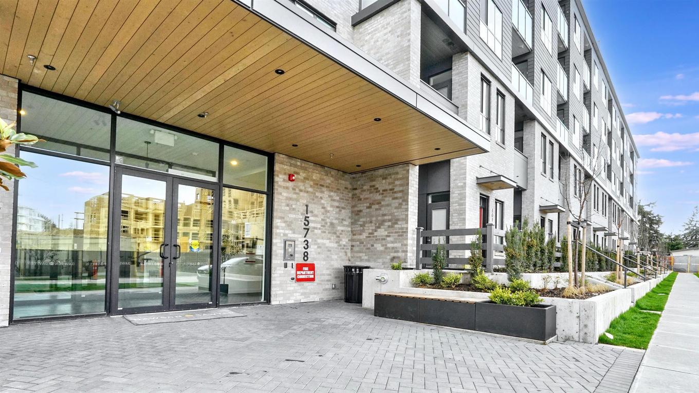 404-15738 85 Avenue, Surrey, BC