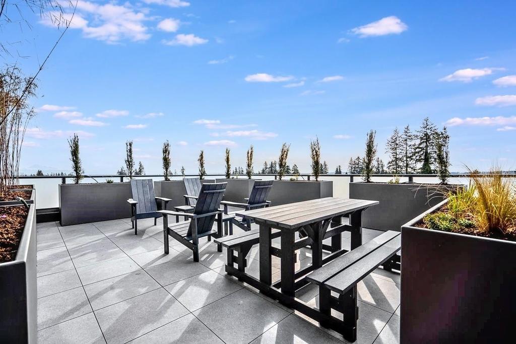 404-15738 85 Avenue, Surrey, BC