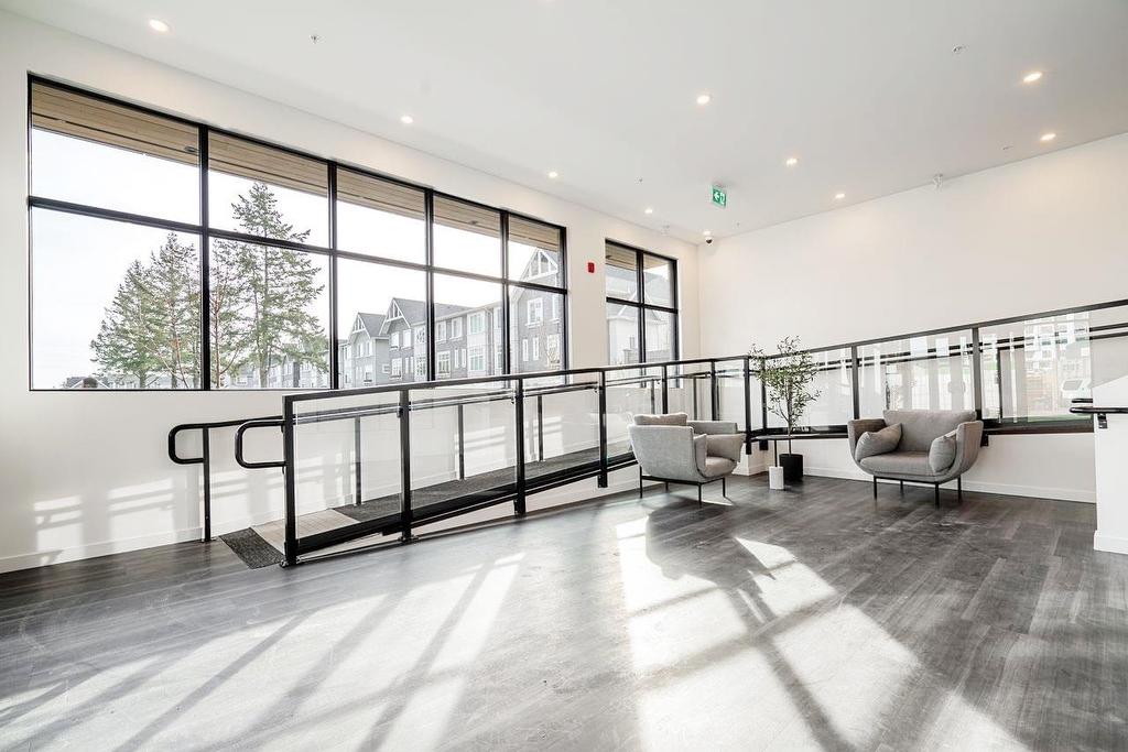 404-15738 85 Avenue, Surrey, BC