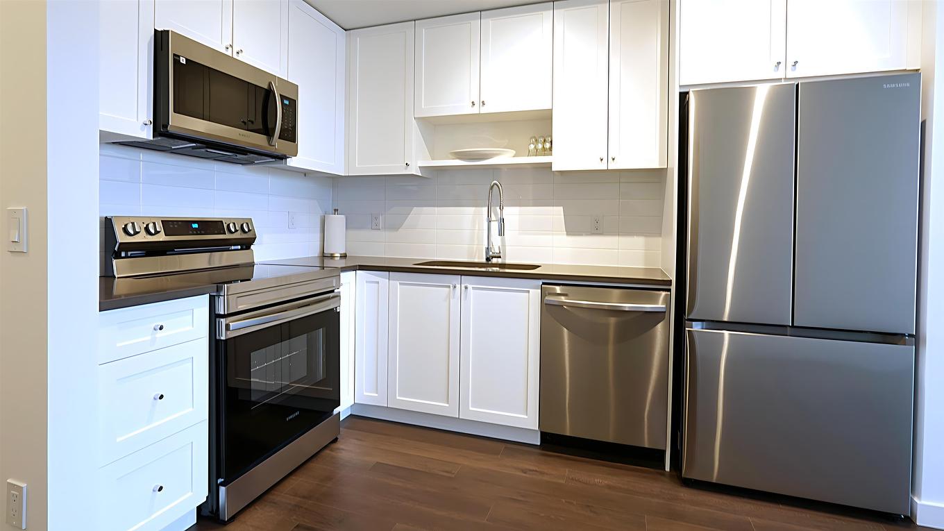 404-15738 85 Avenue, Surrey, BC