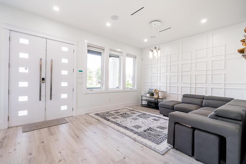 7079 194A Street, Surrey, BC