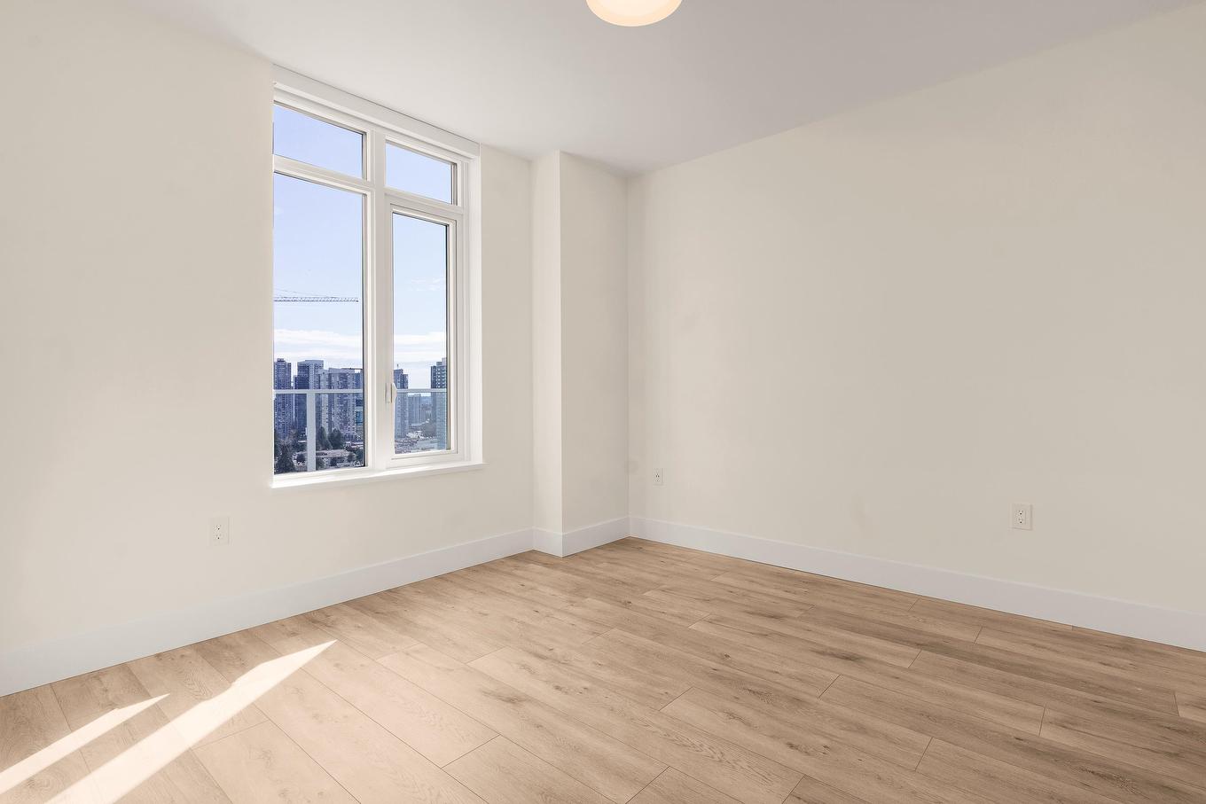 1802-10428 Whalley Boulevard, Surrey, BC