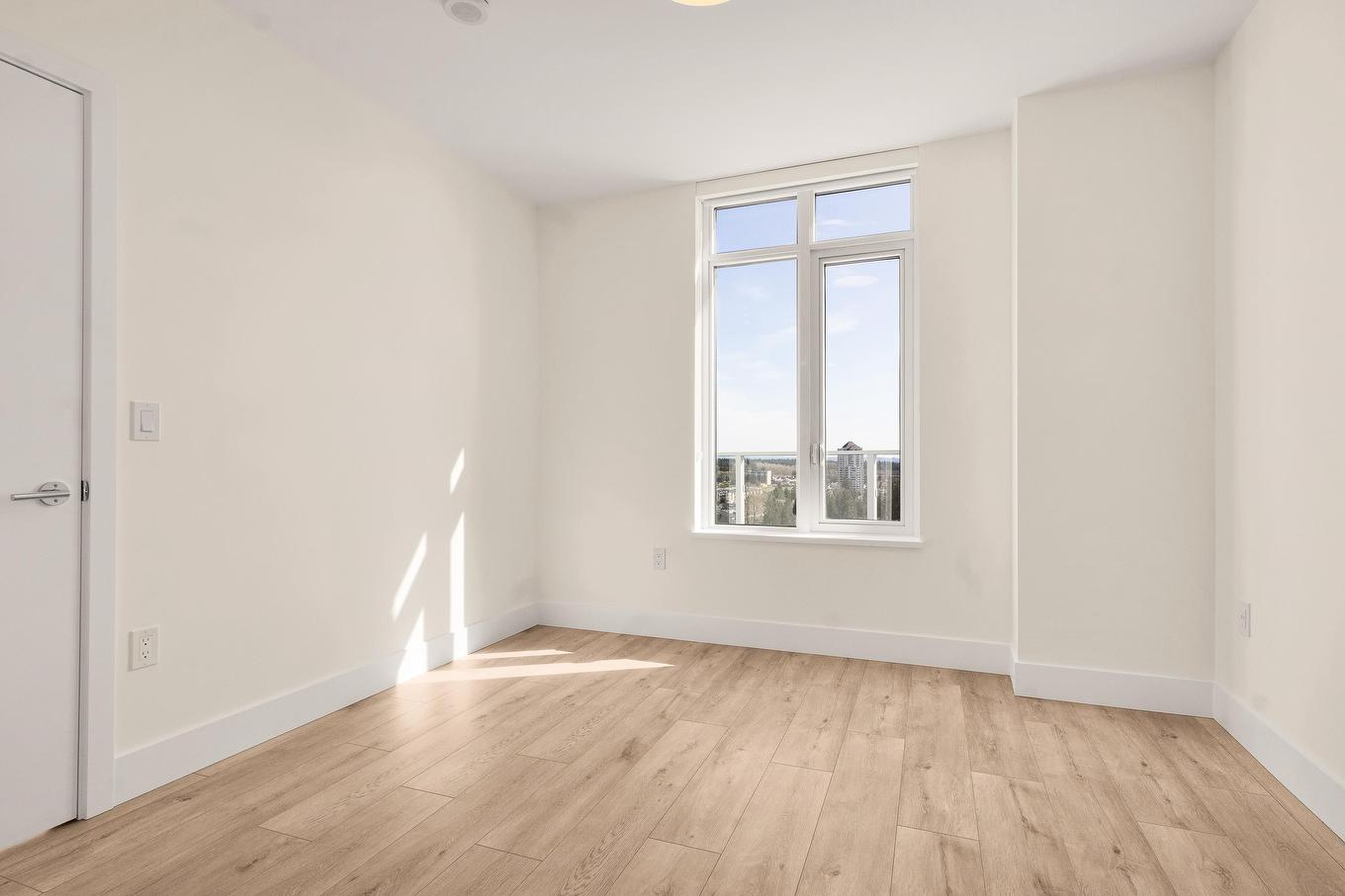 1802-10428 Whalley Boulevard, Surrey, BC