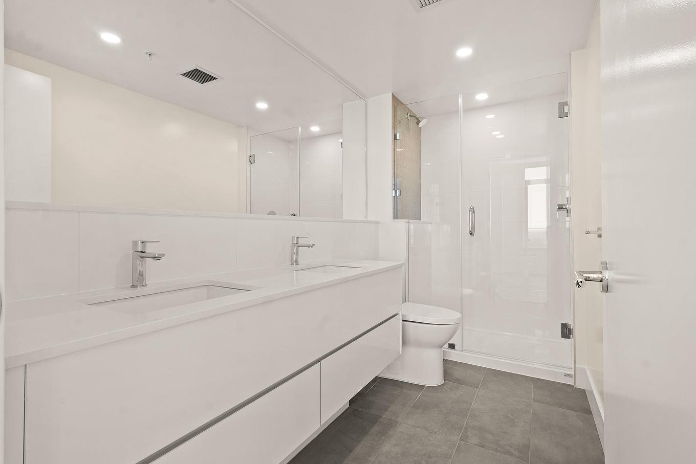 1802-10428 Whalley Boulevard, Surrey, BC