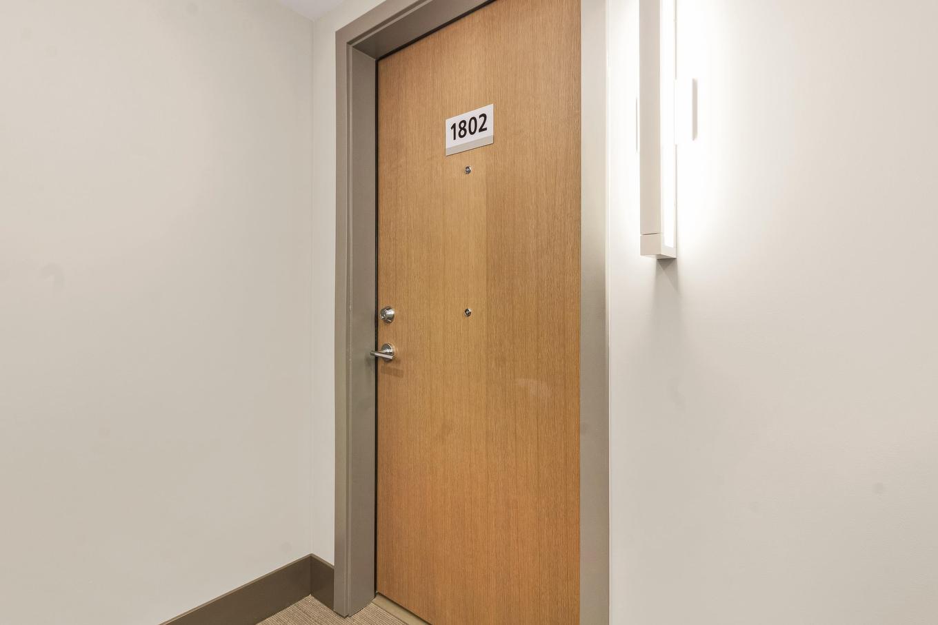 1802-10428 Whalley Boulevard, Surrey, BC