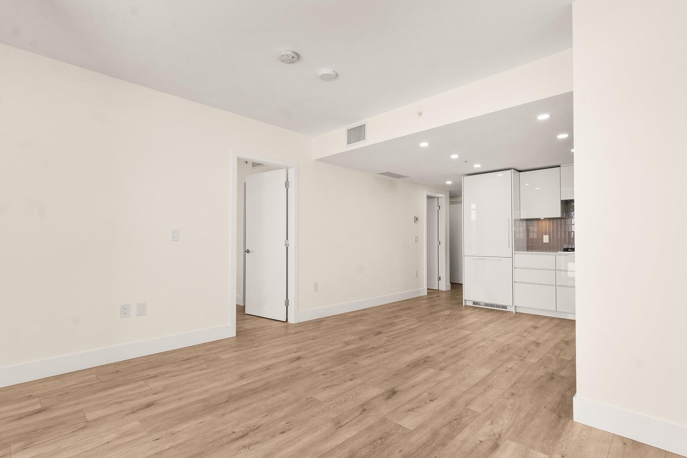 1802-10428 Whalley Boulevard, Surrey, BC