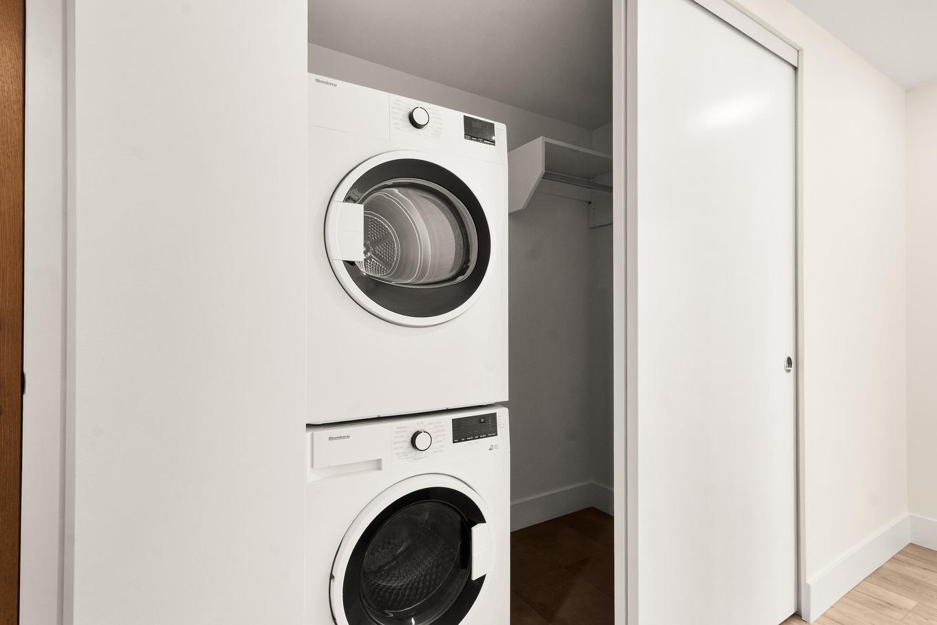 1802-10428 Whalley Boulevard, Surrey, BC