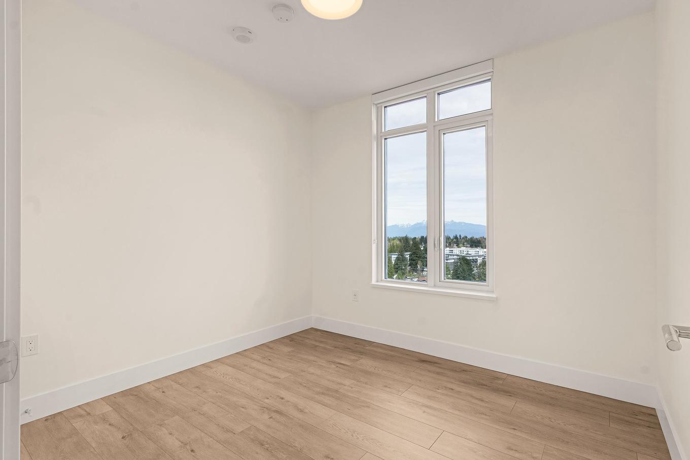 1802-10428 Whalley Boulevard, Surrey, BC