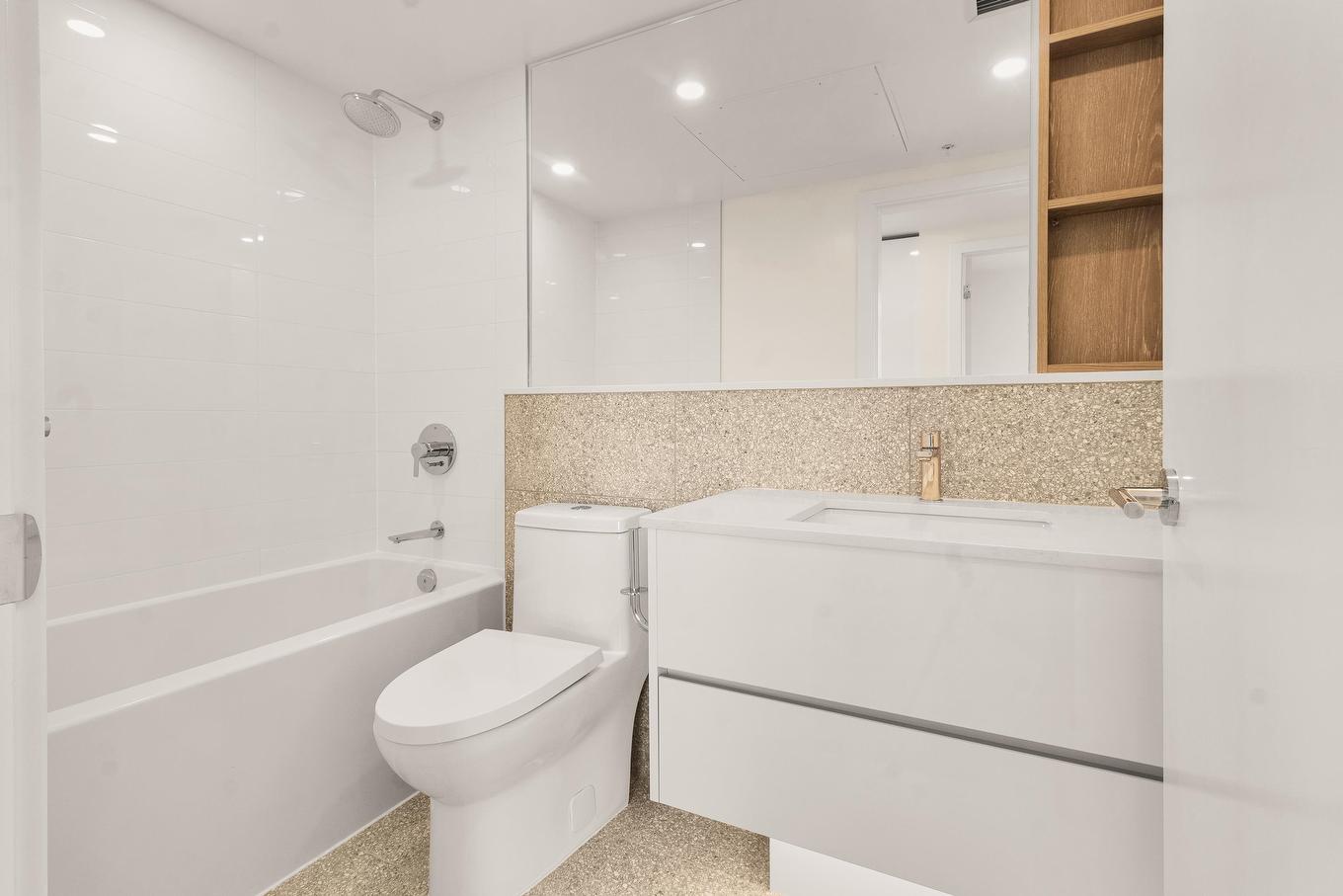 1802-10428 Whalley Boulevard, Surrey, BC