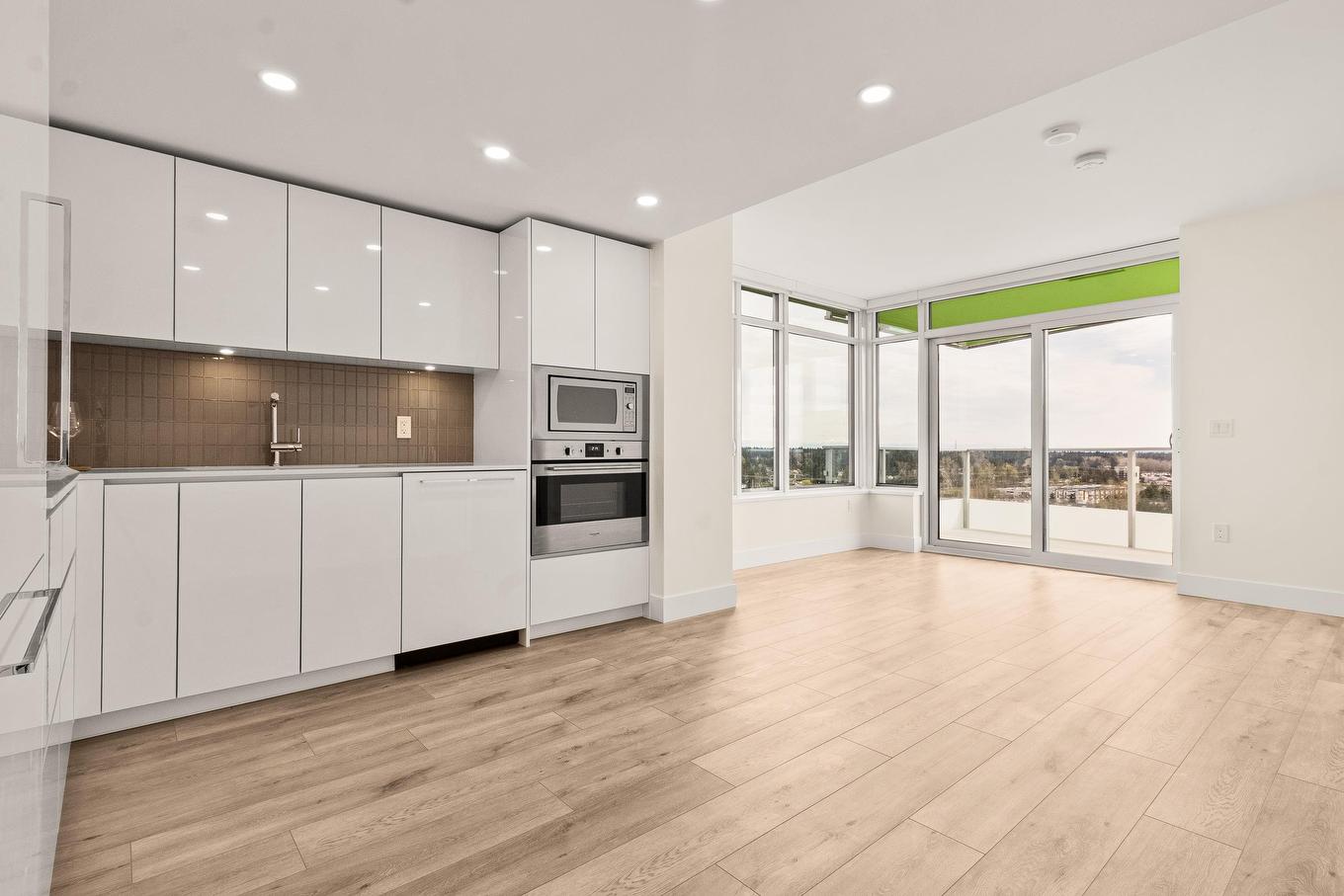 1802-10428 Whalley Boulevard, Surrey, BC