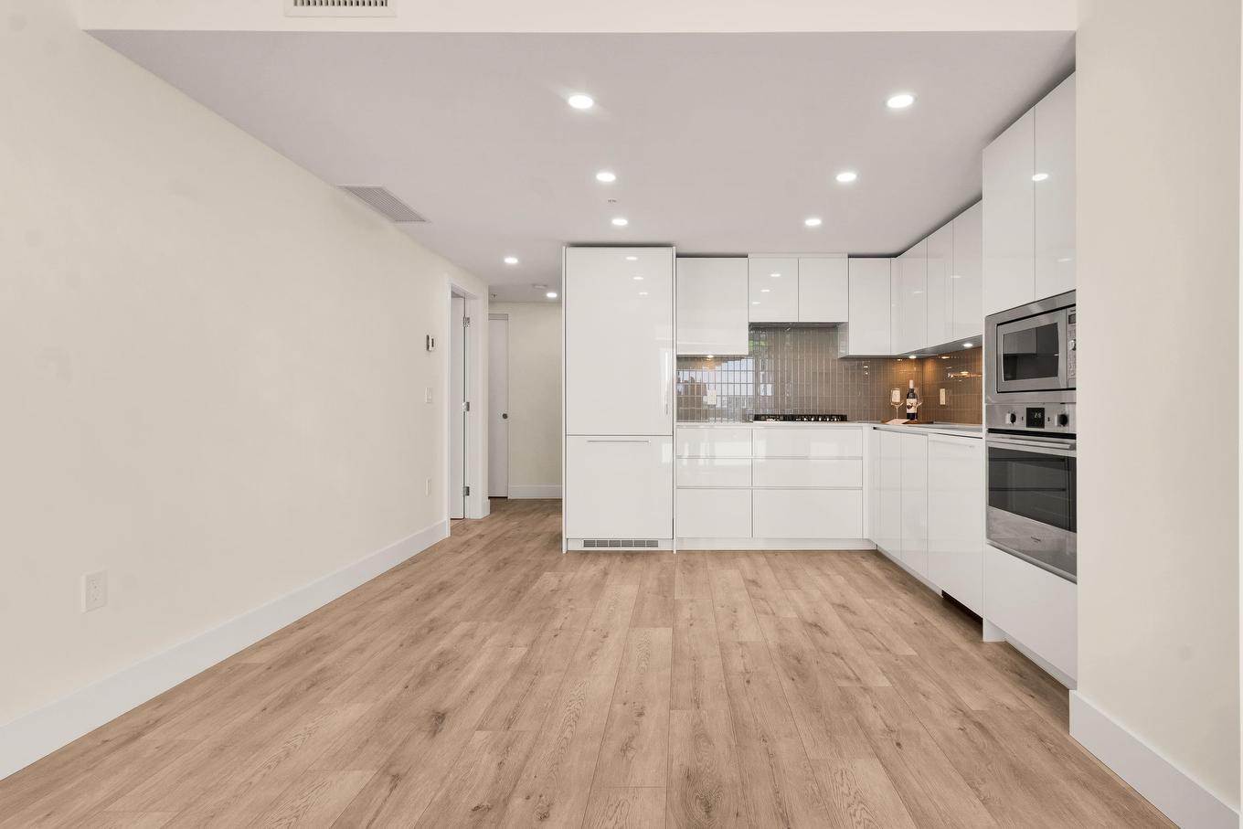 1802-10428 Whalley Boulevard, Surrey, BC