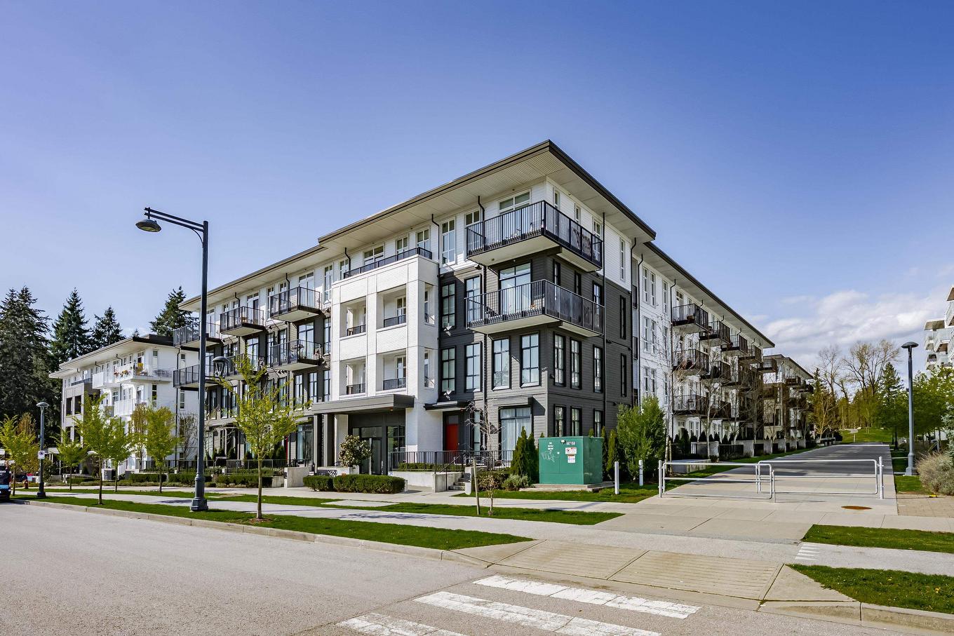 318-13933 105 Boulevard, Surrey, BC