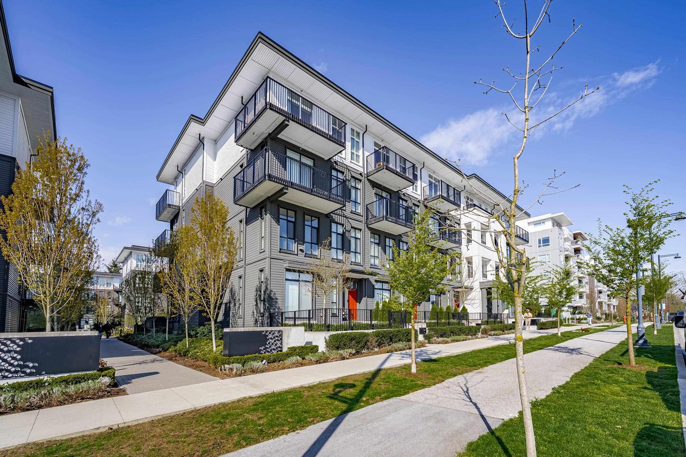 318-13933 105 Boulevard, Surrey, BC