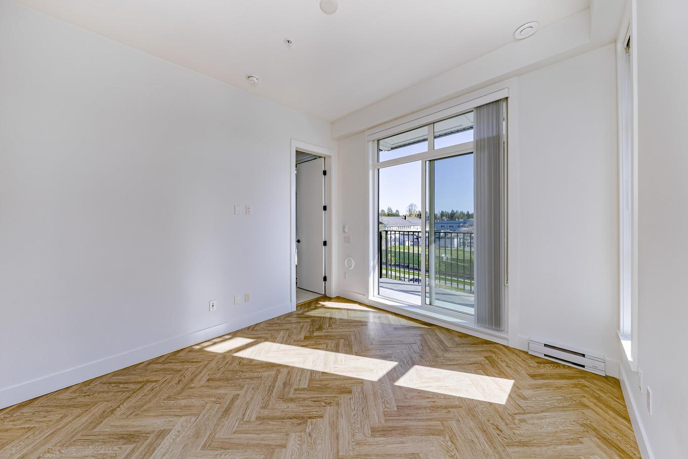 318-13933 105 Boulevard, Surrey, BC