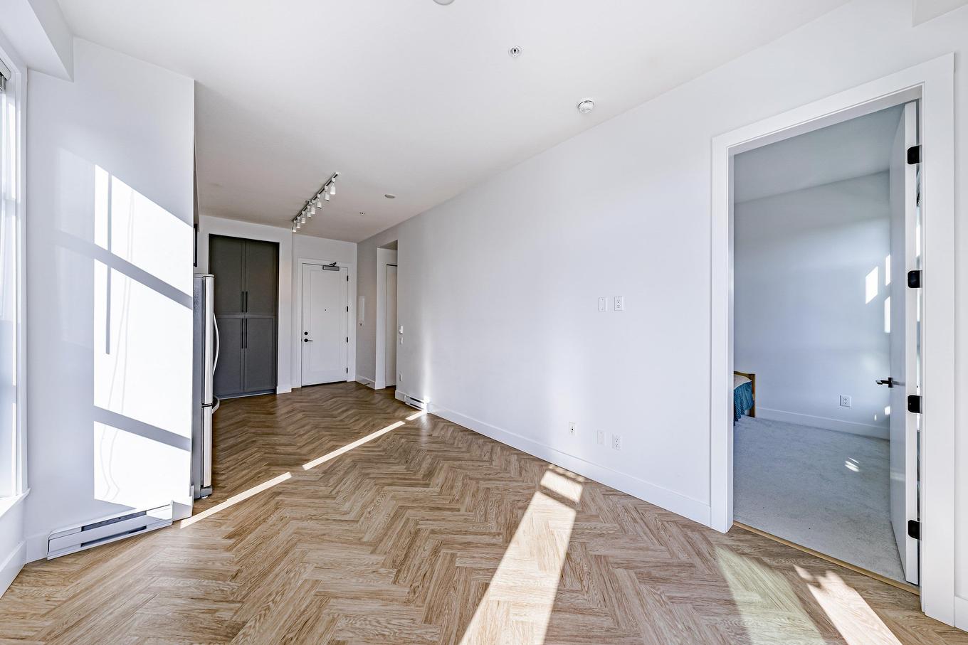 318-13933 105 Boulevard, Surrey, BC