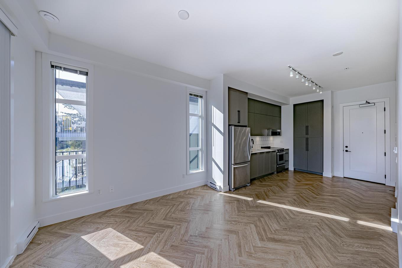 318-13933 105 Boulevard, Surrey, BC