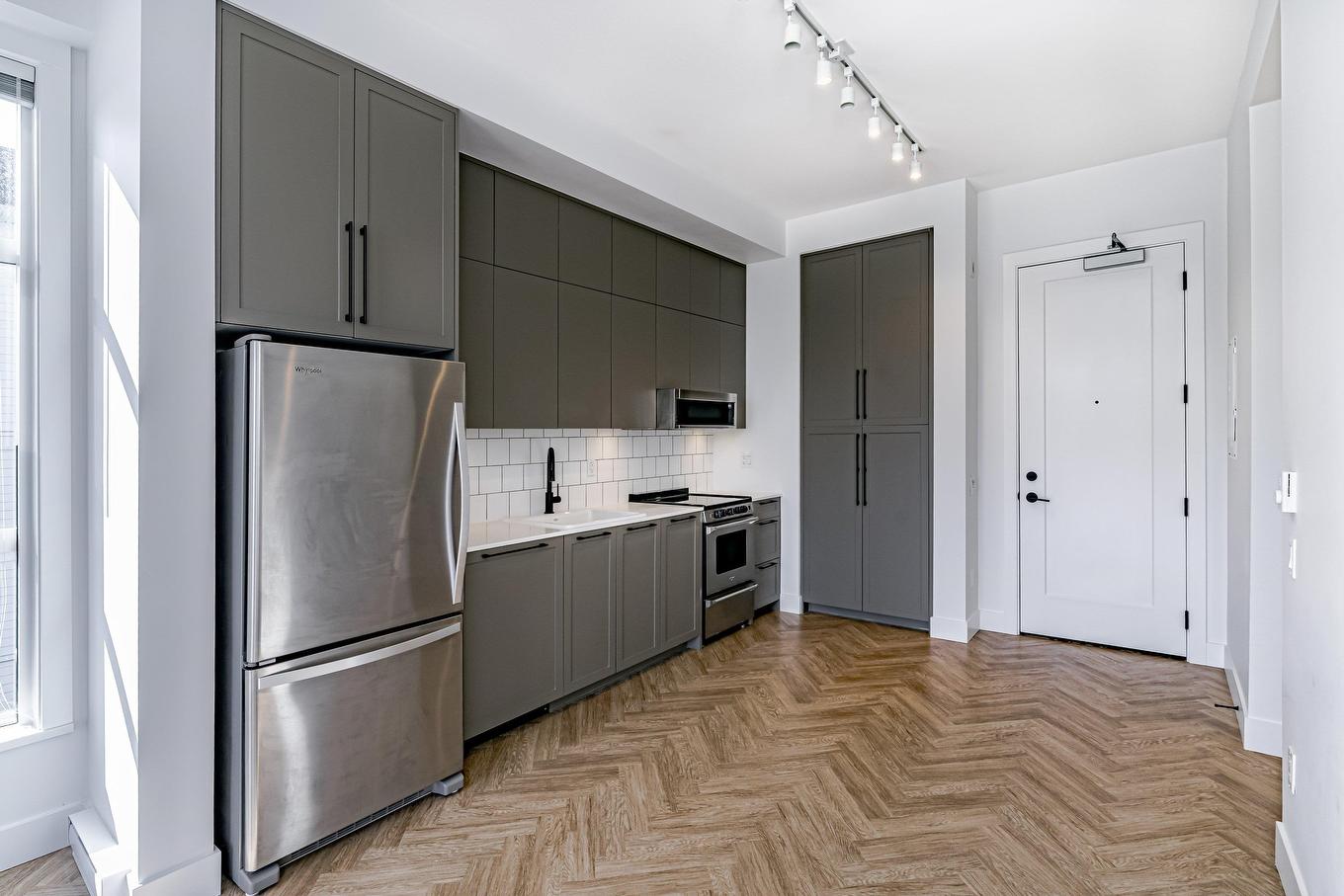 318-13933 105 Boulevard, Surrey, BC