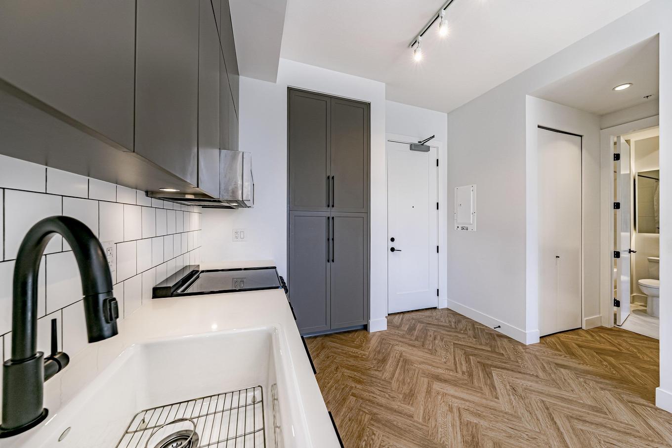 318-13933 105 Boulevard, Surrey, BC