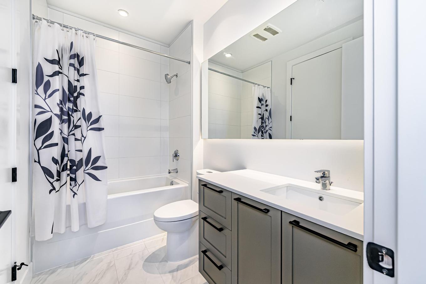 318-13933 105 Boulevard, Surrey, BC