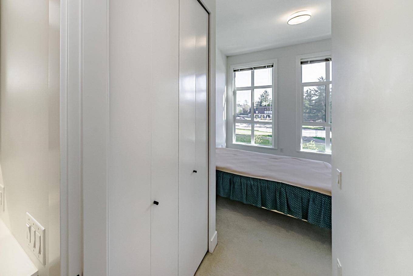 318-13933 105 Boulevard, Surrey, BC