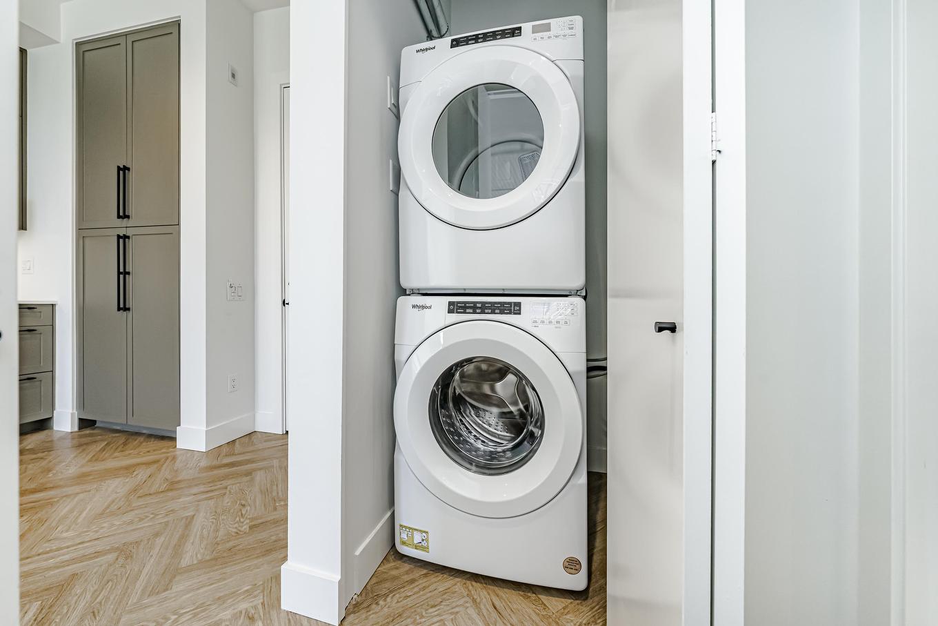 318-13933 105 Boulevard, Surrey, BC