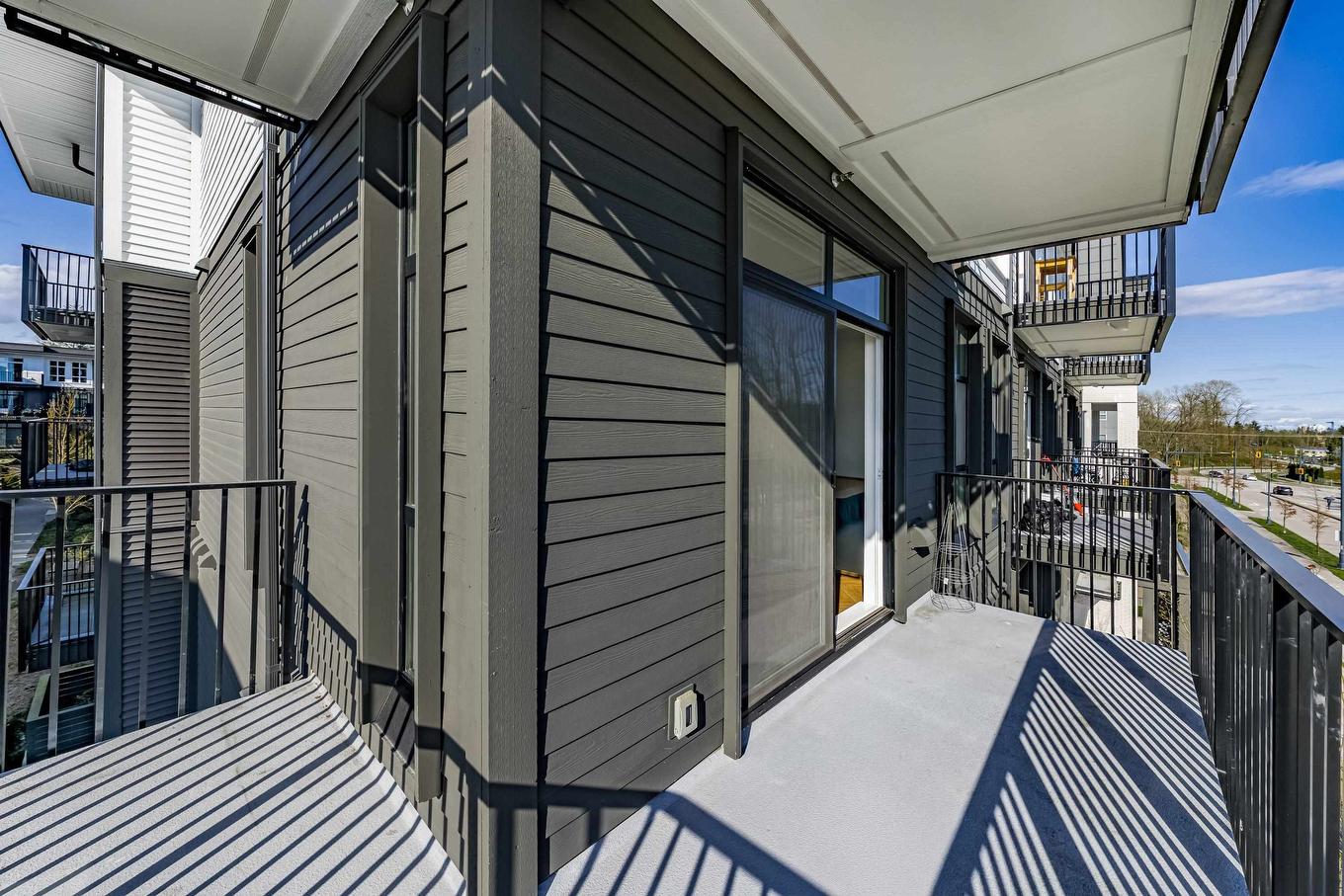 318-13933 105 Boulevard, Surrey, BC