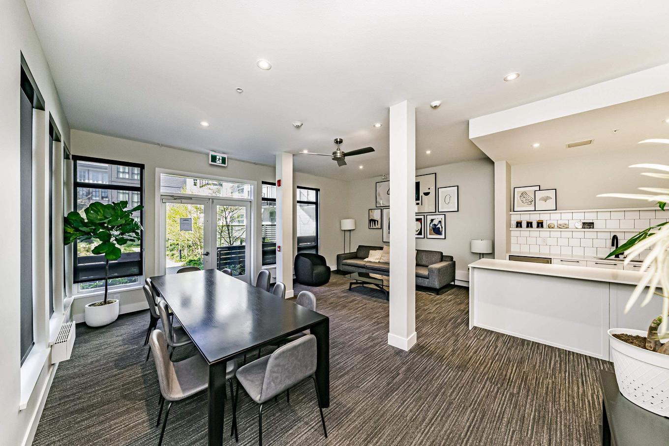 318-13933 105 Boulevard, Surrey, BC