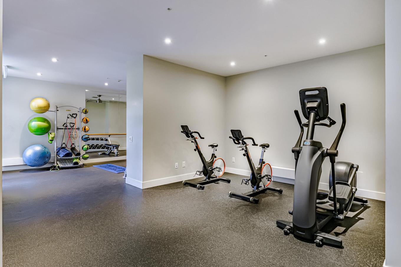 318-13933 105 Boulevard, Surrey, BC