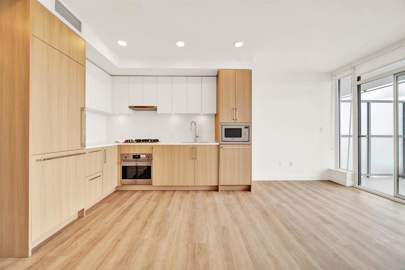 2501-9675 King George Boulevard, Surrey, BC