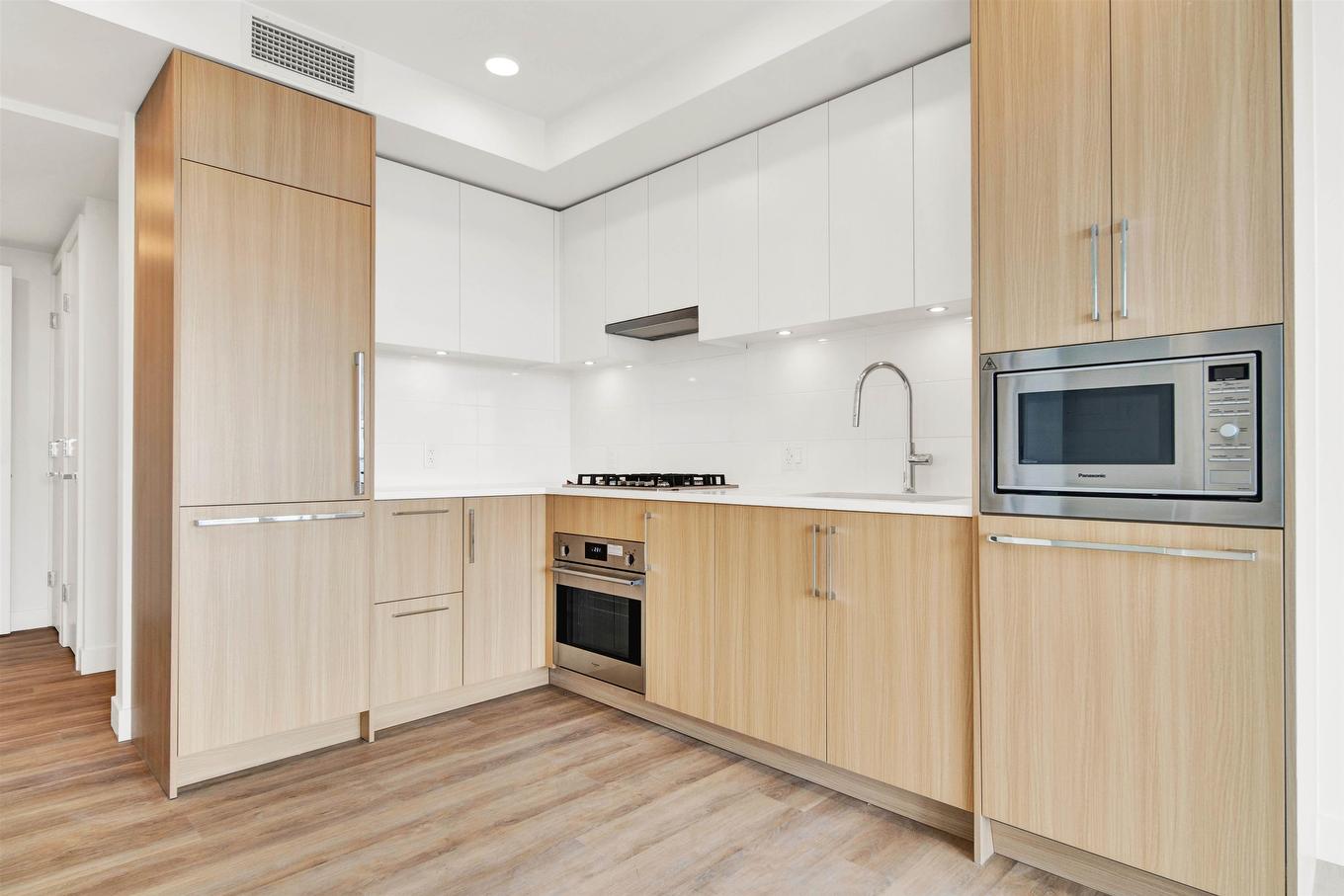 2501-9675 King George Boulevard, Surrey, BC