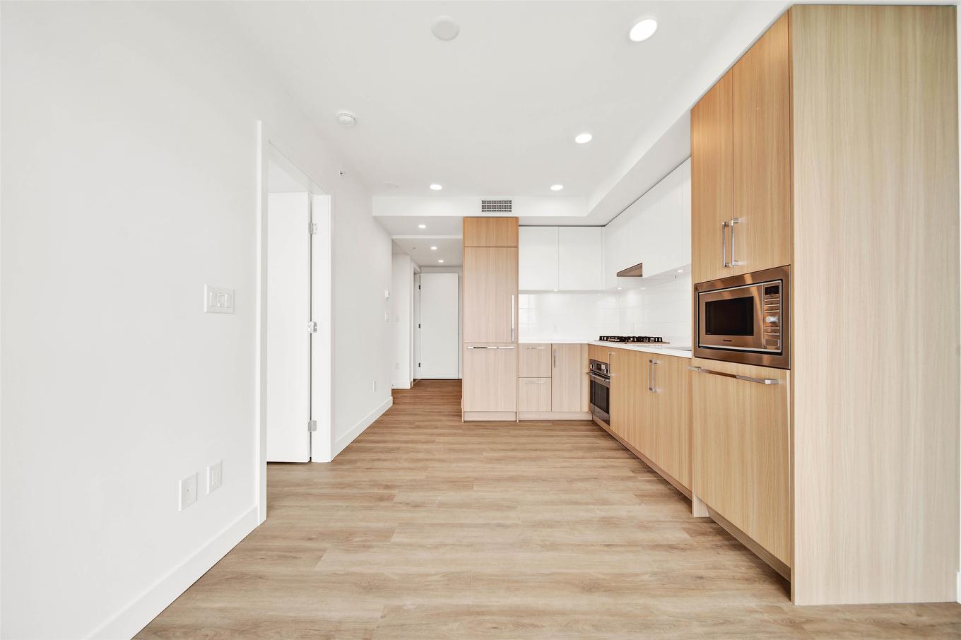 2501-9675 King George Boulevard, Surrey, BC