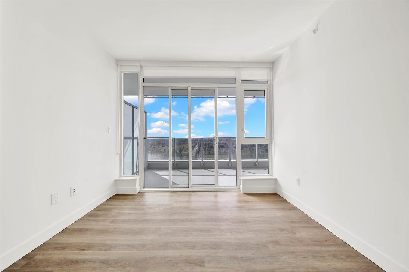 2501-9675 King George Boulevard, Surrey, BC