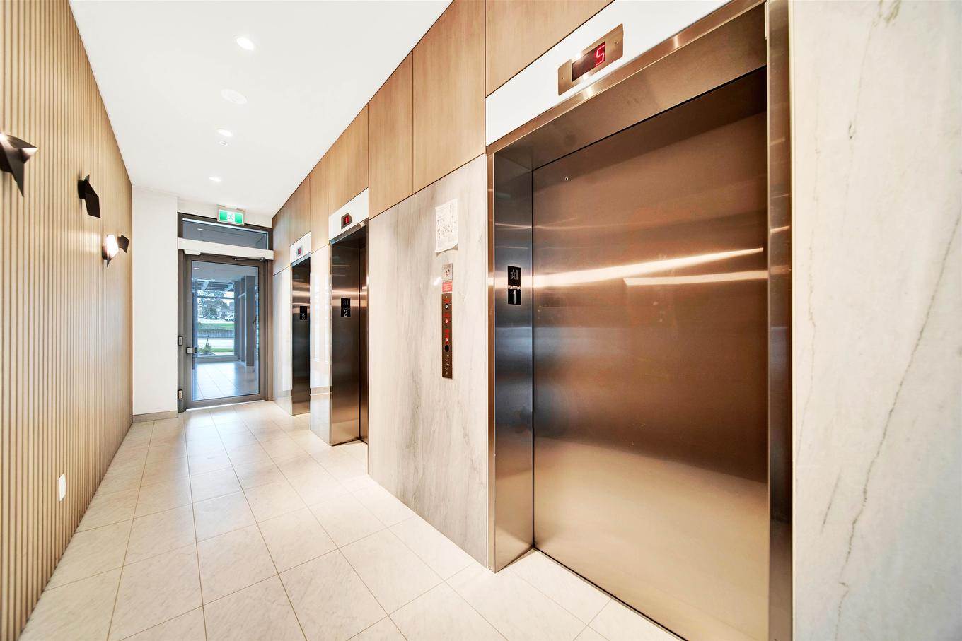 2501-9675 King George Boulevard, Surrey, BC