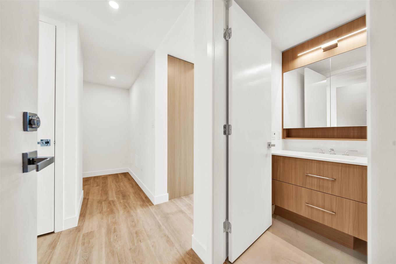 2501-9675 King George Boulevard, Surrey, BC