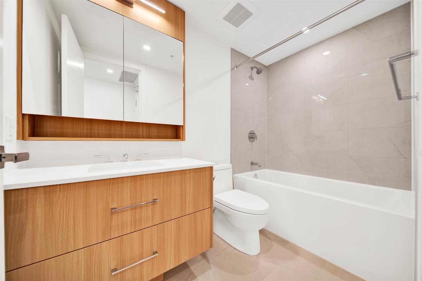 2501-9675 King George Boulevard, Surrey, BC