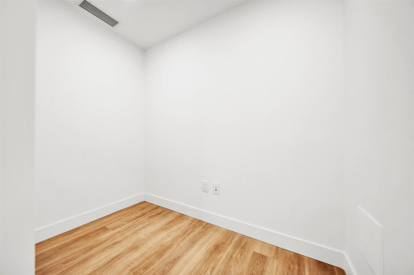 2501-9675 King George Boulevard, Surrey, BC