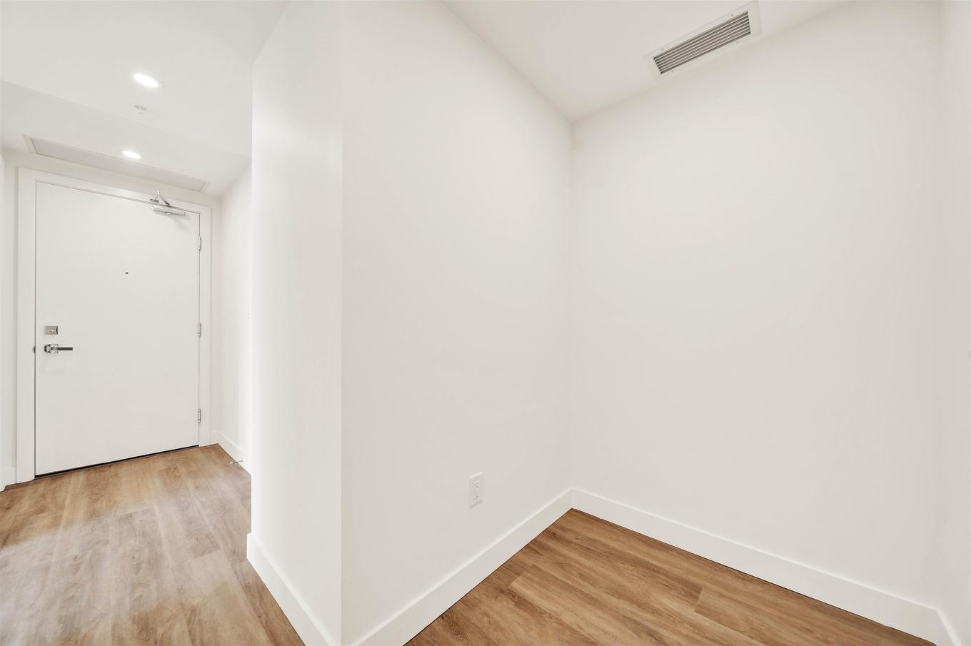 2501-9675 King George Boulevard, Surrey, BC