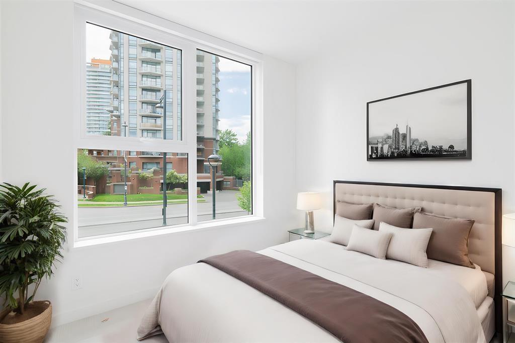 Th1-10448 University Drive, Surrey, BC