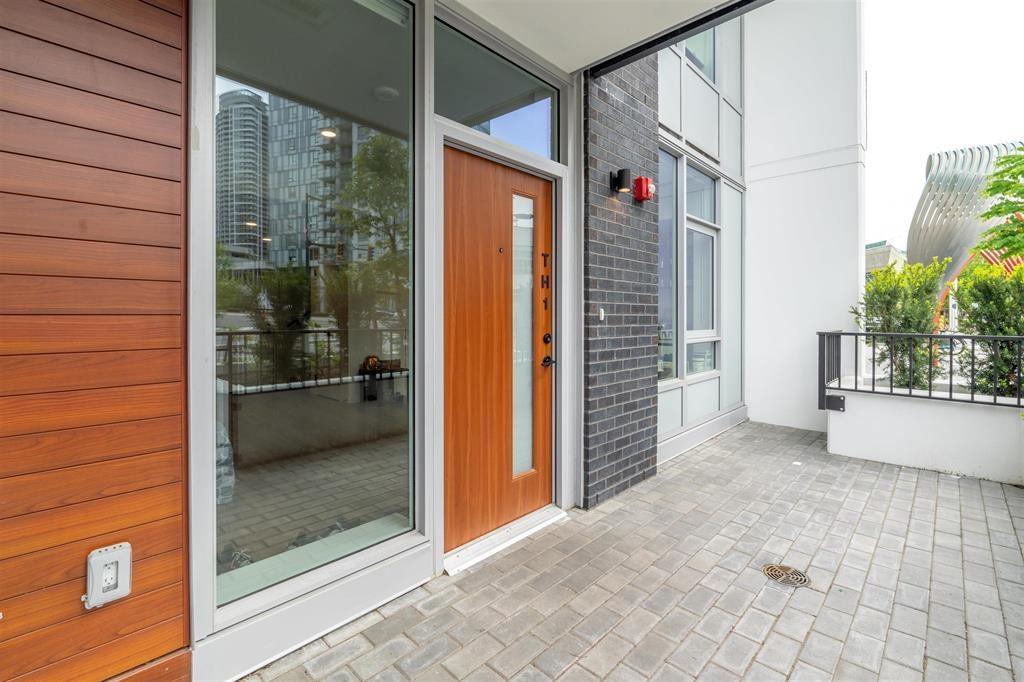 Th1-10448 University Drive, Surrey, BC